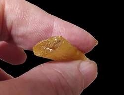 Bernstein Copal Madagaskar - cca 4x1x0,7 cm - cca 3g
